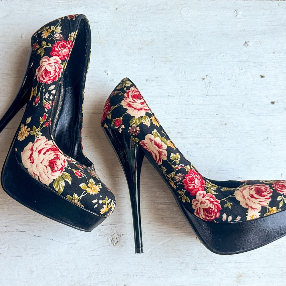 Floral Black Platform Heels - Picture 5 of 8